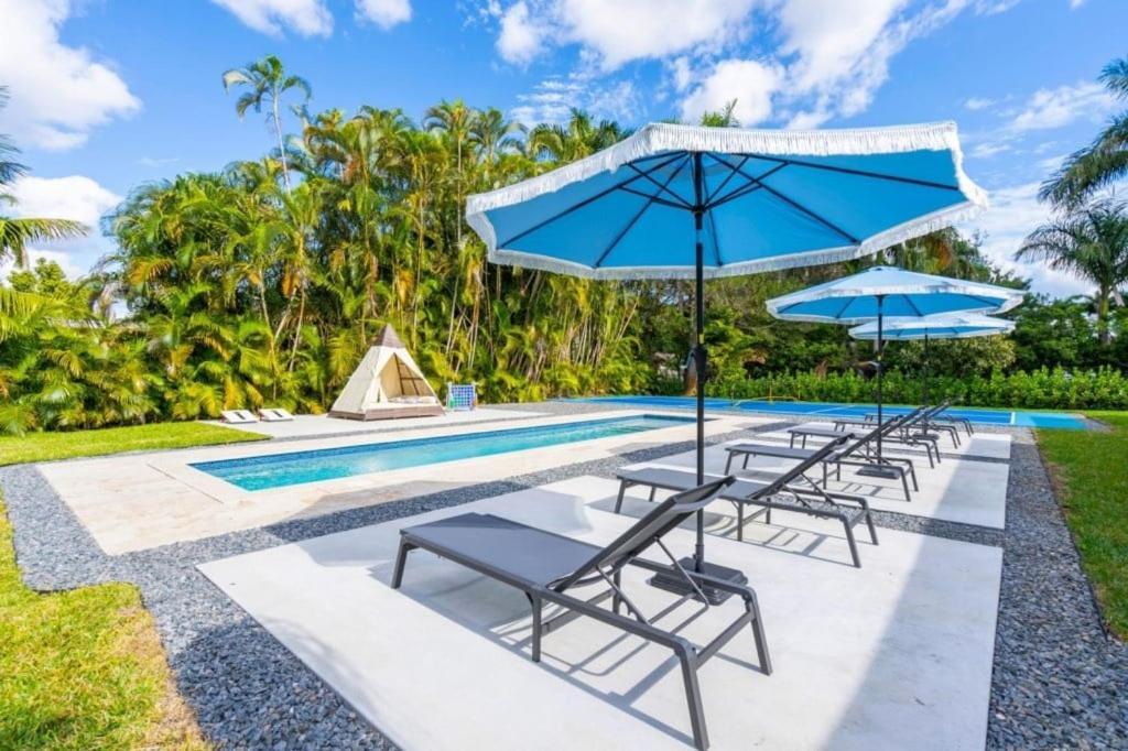 4br Biscayne River Home- Pool & Pickleball Fun Miami