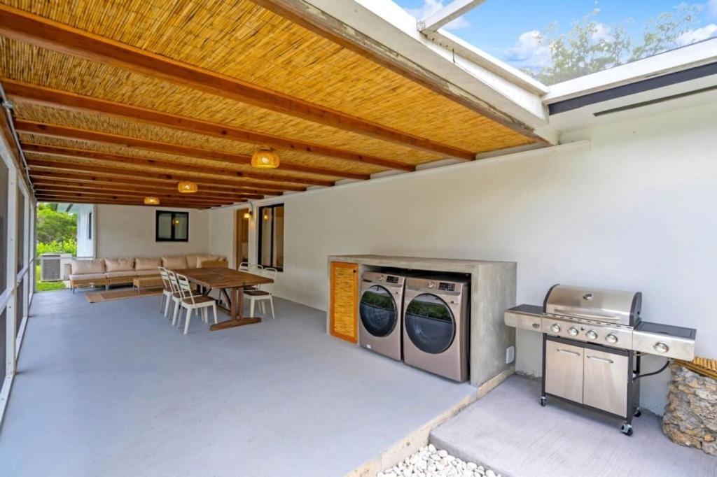 Casa vacanze 4br Biscayne River Home- Pool & Pickleball Fun