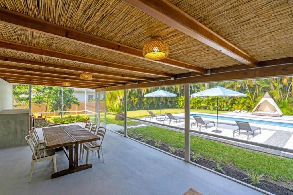 4br Biscayne River Home- Pool & Pickleball Fun