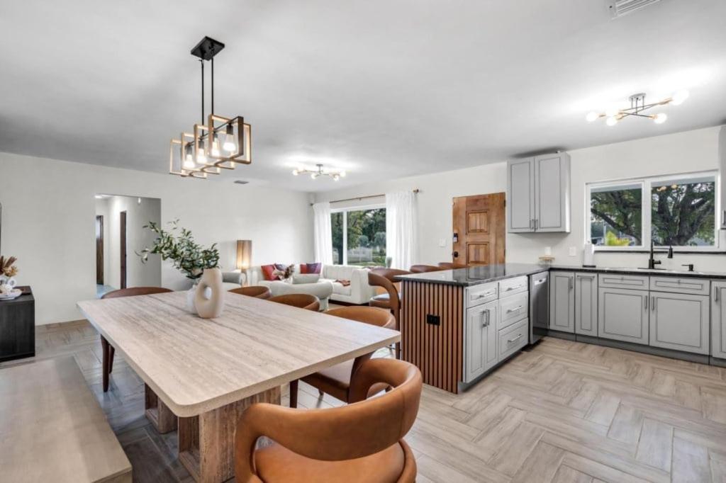 4br Biscayne River Home- Pool & Pickleball Fun Miami