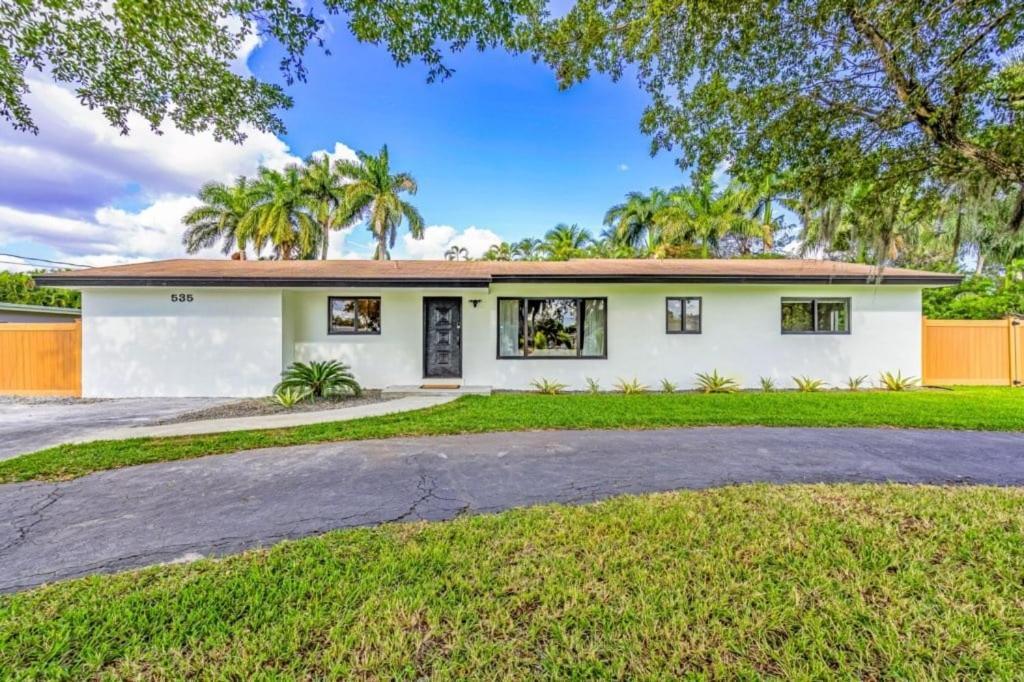 4br Biscayne River Home- Pool & Pickleball Fun Casa vacanze