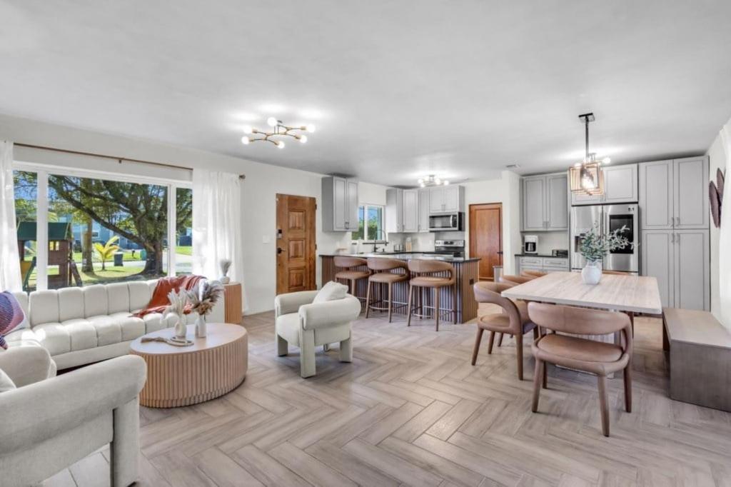 Casa vacanze 4br Biscayne River Home- Pool & Pickleball Fun *